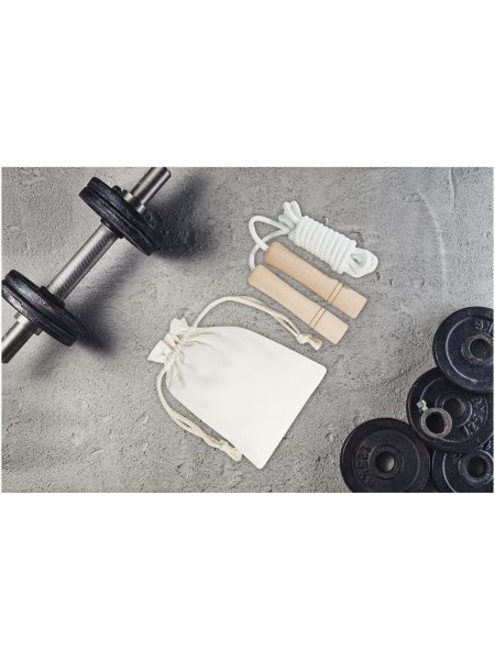 corde-a-sauter-denise-en-bois-dans-une-pochette-en-coton-blanc-cassebois-2.jpg