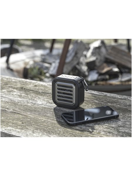 haut-parleur-solaire-bluetoothr-solo-de-3-w-ipx5-en-plastique-recycle-certifie-rcs-avec-mousqueton-noir-3.jpg