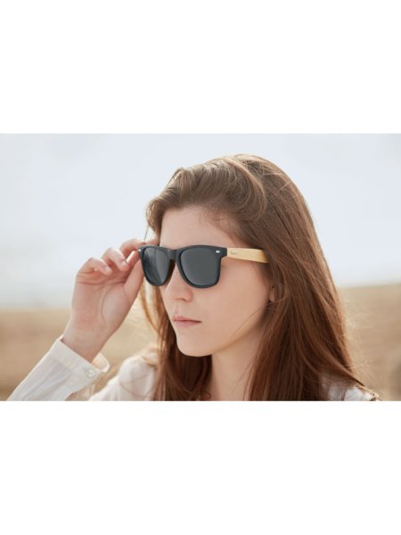 lunettes-de-soleil-en-bambou-noir-11.jpg