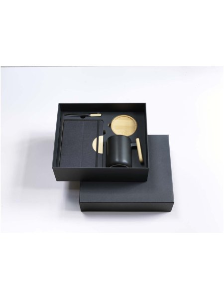 coffret-cadeau-laura-avec-carnet-a-couverture-rigide-a5-et-stylo-bille-noir-3.jpg