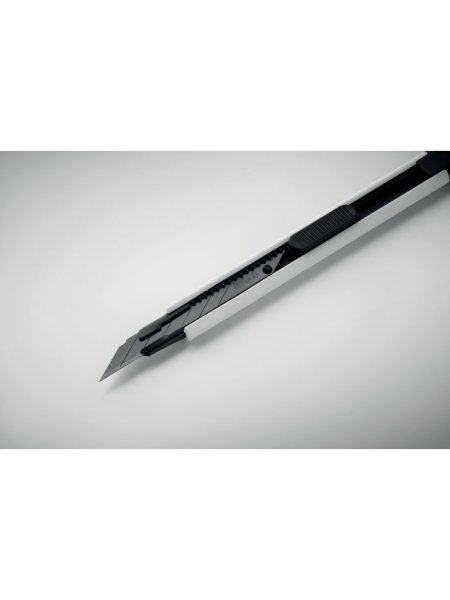 petit-cutter-retractable-blanc-12.jpg