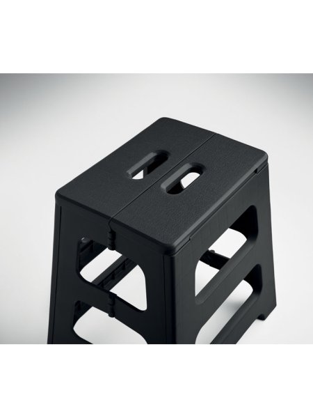 tabouret-portable-et-pliable-noir-4.jpg