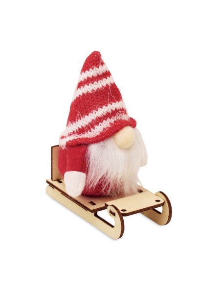 Lutin sur un traîneau en bois