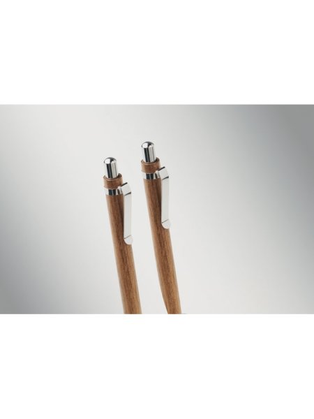 set-de-stylos-et-crayons-bois-4.jpg